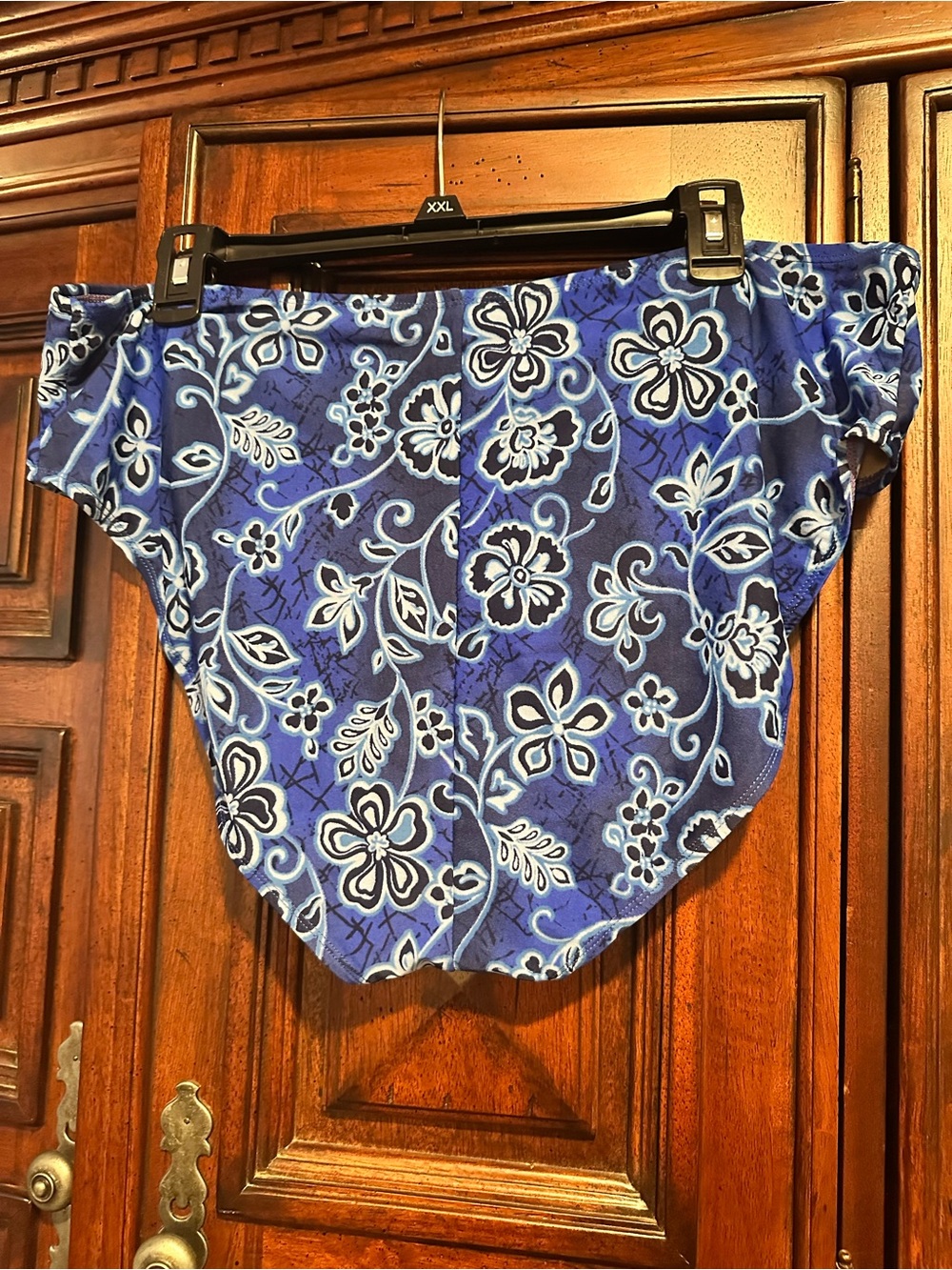 Cherokee Tankini set 24W top & 20W bottoms. Built in soft cup bra. - Picture 6 of 9